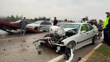 Eskişehir’de Sağanak Sonrası 7 Araç Birbirine Girdi