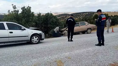 Sivrihisar’da İki Otomobil Çarpıştı: 1’i Ağır 2 Yaralı