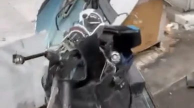 Eskişehir’de Binadan Düşen Taşlar Motosikletlere Zarar Verdi