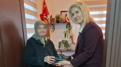 Eskişehir'de Bir Muhtar, Ayakkabısı Olmayan Yaşlı Kadının Yüzünü Güldürdü