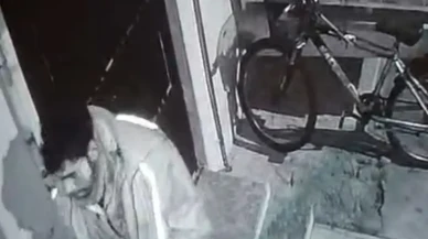 Apartman Balkonundaki Hırsızlık Anbean Kaydedildi: Ekipmanları Böyle Çaldı