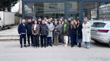 Eskişehir'de Aynı Sıraların Öğrencileri 24 Yıl Sonra Buluştu