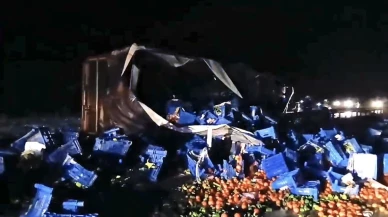 Kaygan Yol Felakete Davetiye Çıkardı: Meyve Yüklü Tır Yan Yattı