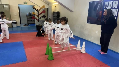 Porsuk Spor Salonu’nda Taekwondo Eğitimleri Sürüyor
