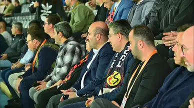 Vali Erdinç Yılmaz, Eskişehirspor Maçını Tribünden İzliyor
