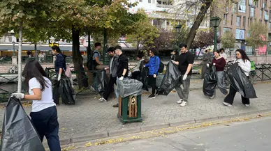 ESTÜ’lü Öğrenciler Porsuk Çayı’nda Çevre Temizliği Yaptı
