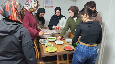 Eskişehir’de Üniversiteliler Paketli Gıda Tüketmek Yerine Kısır Yaptı