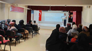 Eskişehir’de Velilere Benlik Saygısı Semineri Verildi