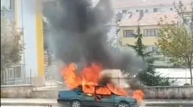 Eskişehir'de Otomobilde Çıkan Yangın Korkuttu