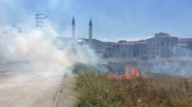 Eskişehir'de Boş Arazide Çıkan Yangın Söndürüldü