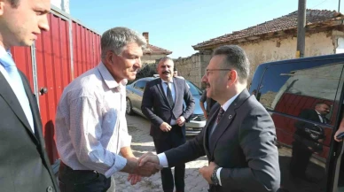 Vali Aksoy Seyitgazi'de Yaşayan Şehit Ailesini Ziyaret Etti