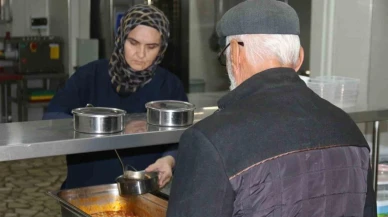 AK Parti Milletvekili Hatipoğlu’nun Aşevinden Binlerce Eve Sıcak Yemek