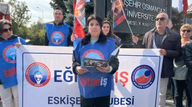 Eğitim-İş’ten Osmangazi Üniversitesi Önünde Açıklama; "Safsatalarla Gençleri Zehirleyemezsiniz"