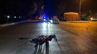Eskişehir'de Ehliyetsiz Motosikletli Kaza Yaptı