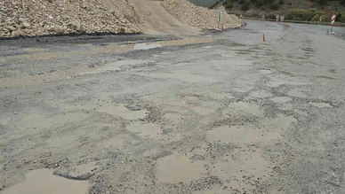 Seyitgazi-Kırka Yolu Köstebek Yuvasına Döndü