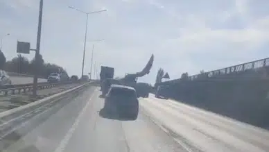 Eskişehir Çevreyolunda Dev Rüzgâr Kanadı Trafiği Aksattı