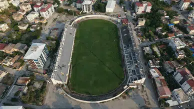 Osmaniye 7 Ocak Stadyumu yüzde 75'te: Vali Serdengeçti sahayı yerinde denetledi