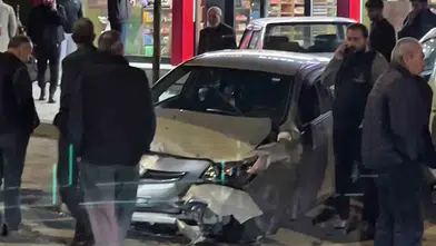 Dadaşkent'te seyir halindeki otomobilin direksiyonu kilitlenince zincirleme kaza yaşandı