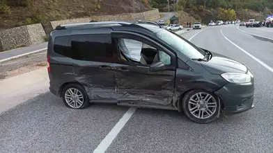 Bingöl-Erzurum kara yolunda iki araç çarpıştı: 3 yaralı
