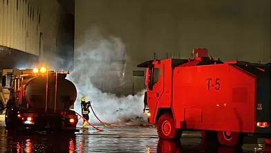 Mersin'de yıldırımın vurduğu antrepoda büyük hasar: Alevler kontrol altına alındı