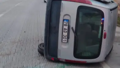 Eskipazar kara yolunda kontrolden çıkan otomobil takla attı