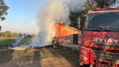 Kırıkhan'daki metruk binada korkutan yangın büyümeden söndürüldü