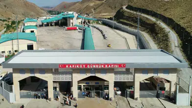 Kapıköy'de tır trafiği çift yönlü oldu: Türk araçları İran sınırını geçmeye başladı