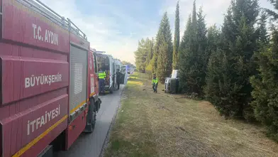 Aydın-İzmir otoyolunda direksiyon hakimiyeti kayboldu: 2 yaralı