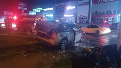 Aydın'da tırla çarpışan elektrikli otomobil alev topuna döndü: 3 saatlik zorlu mücadele