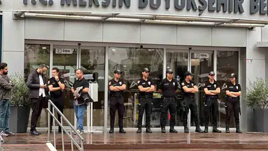 Mersin'de belediyelere yönelik geniş çaplı operasyon: Vahap Seçer ve ilçe başkanları gözaltında
