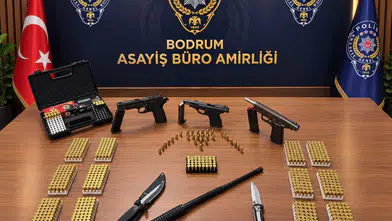 Bodrum'da gece yarısı silahlı dehşet: Cephanelik gibi araçtan iki kişi çıktı