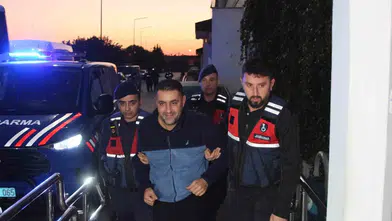 Çukurova Belediyesi'nde büyük operasyon: Başkan Kozay ve eski başkan Çetin adliyeye sevk edildi