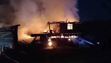 Kastamonu Obruk köyünde uzun süredir boş duran ahşap ev yangında yok oldu