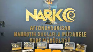 Afyonkarahisar'da uyuşturucu operasyonu: 40 bin TL nakit ve çok sayıda madde ele geçirildi