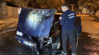 Kayseri'de seyir halindeki araç bir anda alev topuna döndü