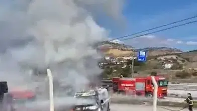 Tosya'da park halindeki tanker alevlere teslim oldu