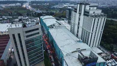 Bayrampaşa'da sabah saatlerinde iş merkezini saran alevler korkuttu