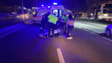 İnegöl girişinde feci kaza: Çitten atlayan yaya otomobilin altında kaldı