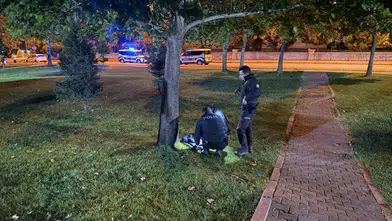 Melikgazi'deki parkta bıçaklı kavga: Şüpheliler eşyalarını bırakıp izlerini kaybettirdi