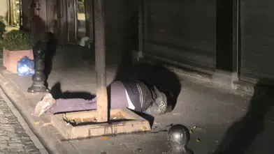 Eskişehir’de Alkollü Şahıs Sokak Ortasında İki Kez Baygınlık Geçirdi