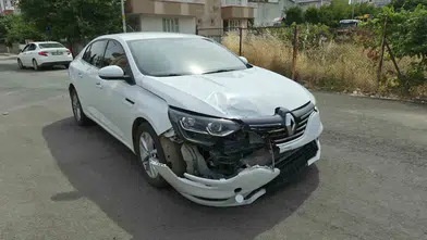 Kavşakta motosiklet-otomobil çarpışması: 2 yaralı hastaneye kaldırıldı