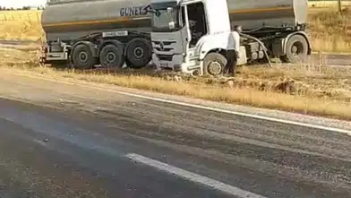 Siirt'te Çakıl Tehlikesi: Tır Yoldan Çıktı, Sürücü Şans Eseri Kurtuldu