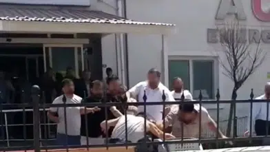 Muradiye'de aileler arası kavgada yaralanan 22 yaşındaki genç hastanede hayatını kaybetti