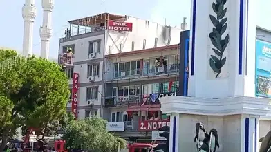 Gemlik'te pasajın çatısında yangın: Ekipler alevlere hızlı müdahale etti