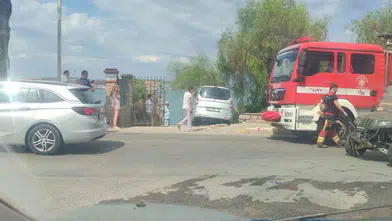 Ayvalık'ta kontrolden çıkan otomobil bahçeye daldı: Sürücü mucizevi şekilde kurtuldu