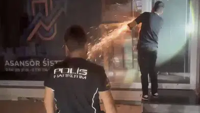 Mersin'de dükkan görünümlü uyuşturucu deposuna baskın: Milyonlarca hap ele geçirildi