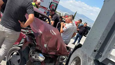 Burdur'da tır ve otomobilin karıştığı kazada iki kişi hastanelik oldu