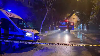 Bakırköy'de kentsel dönüşüm bekleyen metruk binada gece yangını