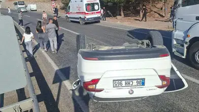 Veysel Karani beldesinde kontrolden çıkan otomobil şarampole uçtu