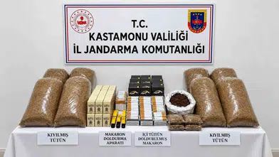 Kastamonu'da kaçak tütün operasyonu: Binlerce makaron ve üretim ekipmanı yakalandı